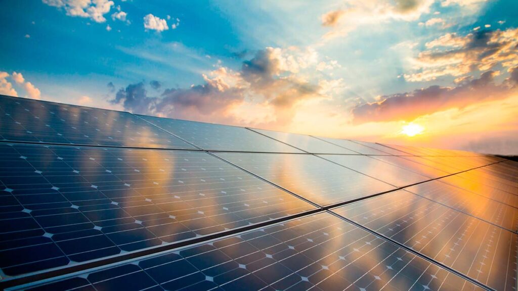 Arquitectura sostenible: la importante aportación de las cubiertas con placas solares para reducir el consumo energético