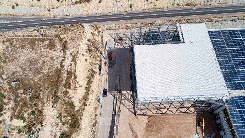 Construcción de naves industriales en zonas con mucha exposición solar
