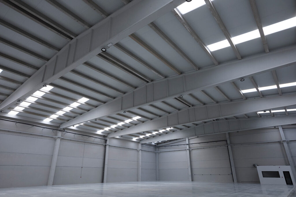 ¿Cómo preparar naves industriales para apagones de luz?