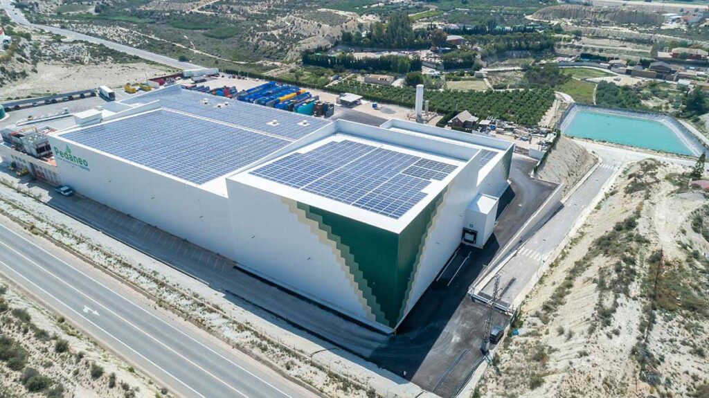 Naves industriales volumétricamente híbridas